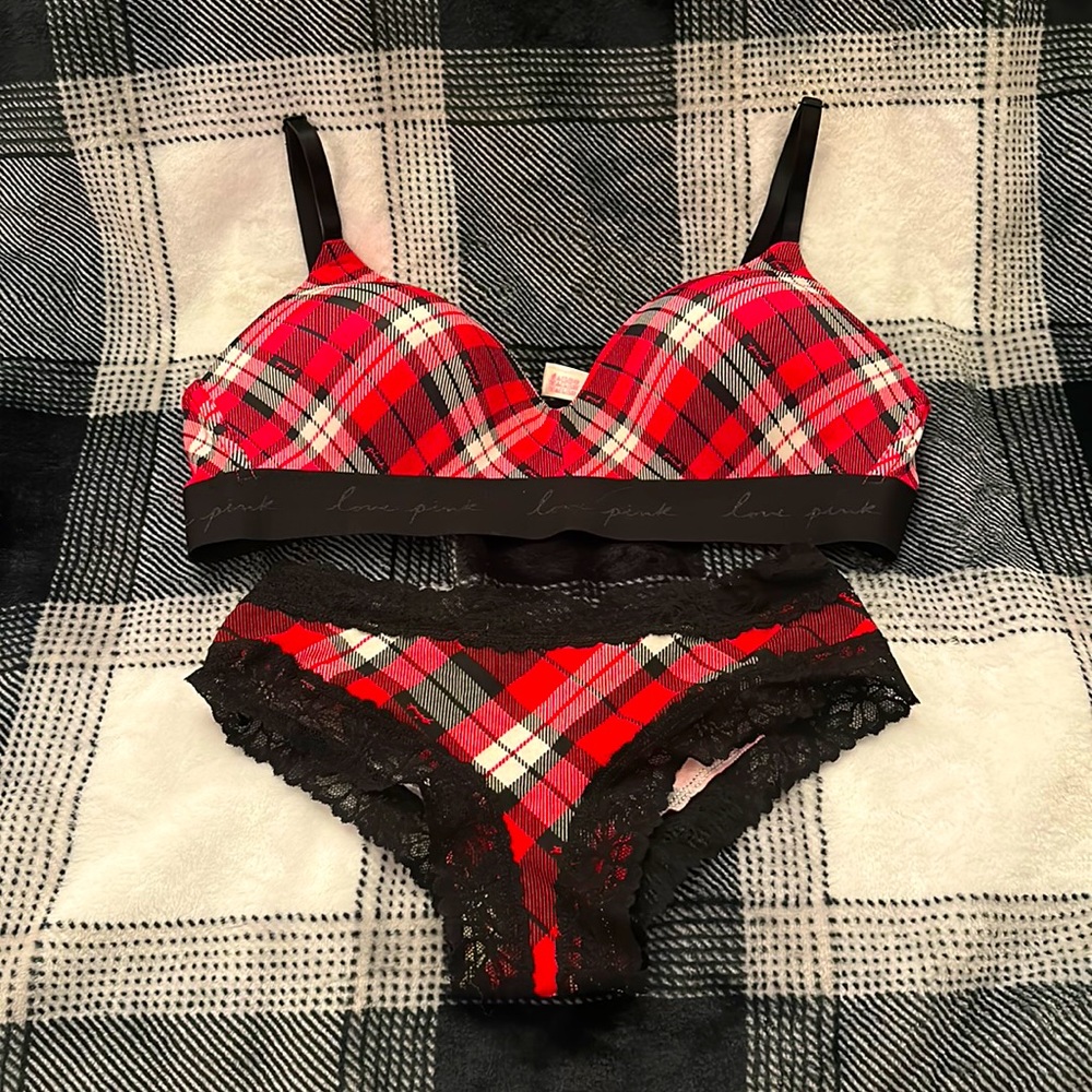 Victoria’s Secret PINK lightly lined wireless bra set red/black Christmas plaid